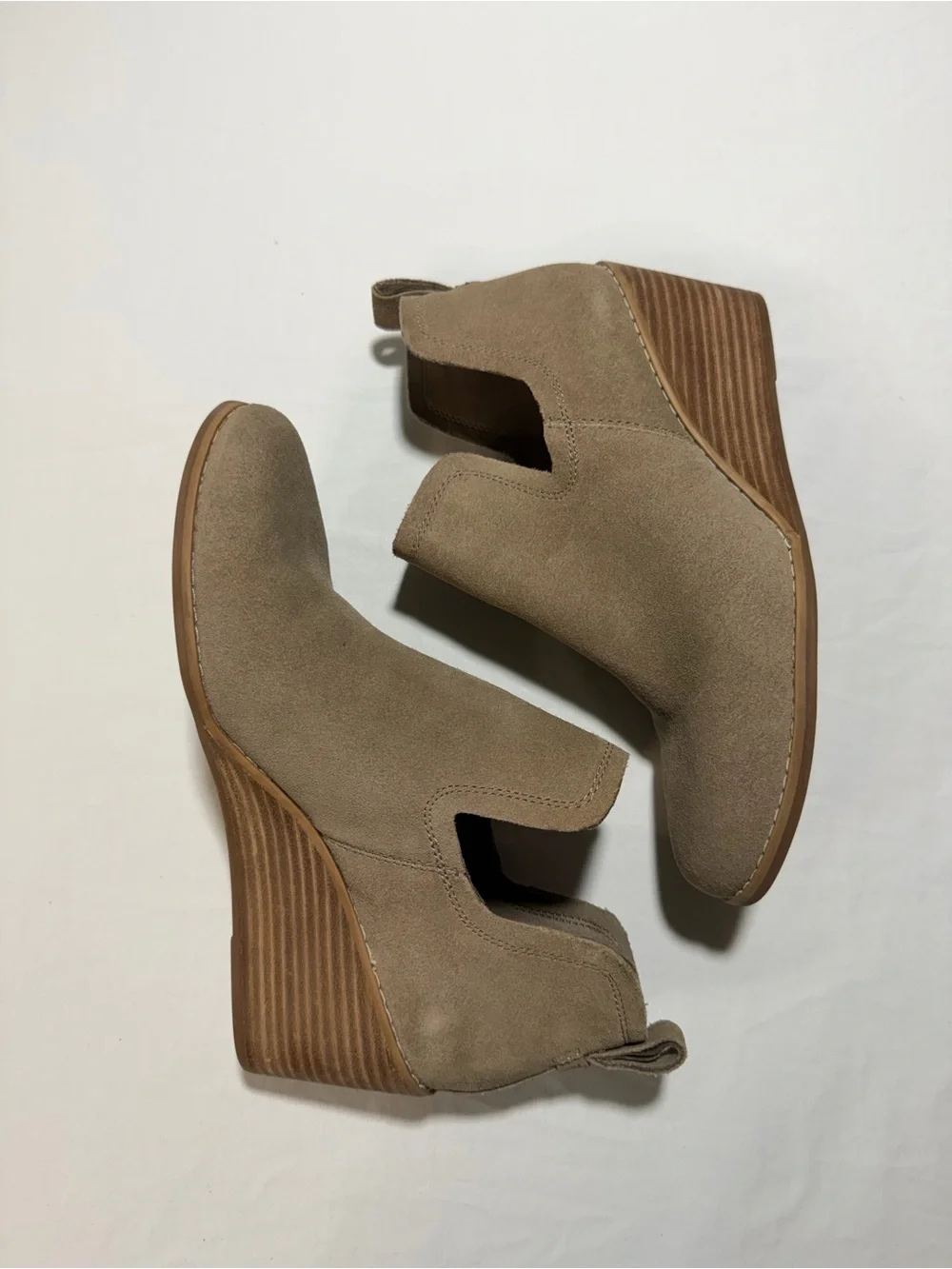 Toms Kallie Bootie - Taupe Suede Wedge Ankle bootie